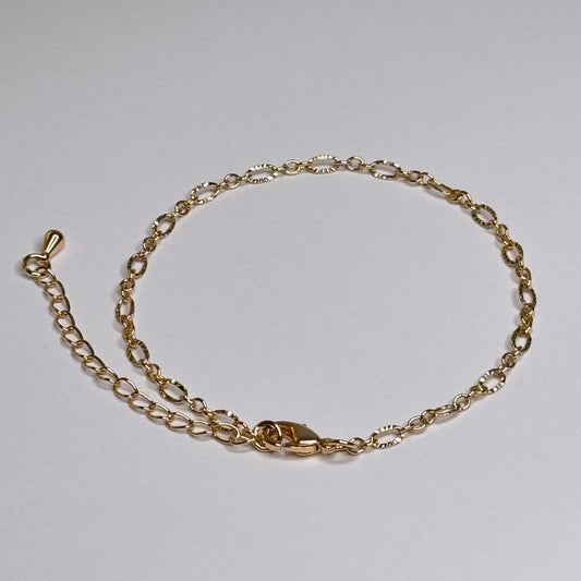 DAINTY BRACELET GOLD