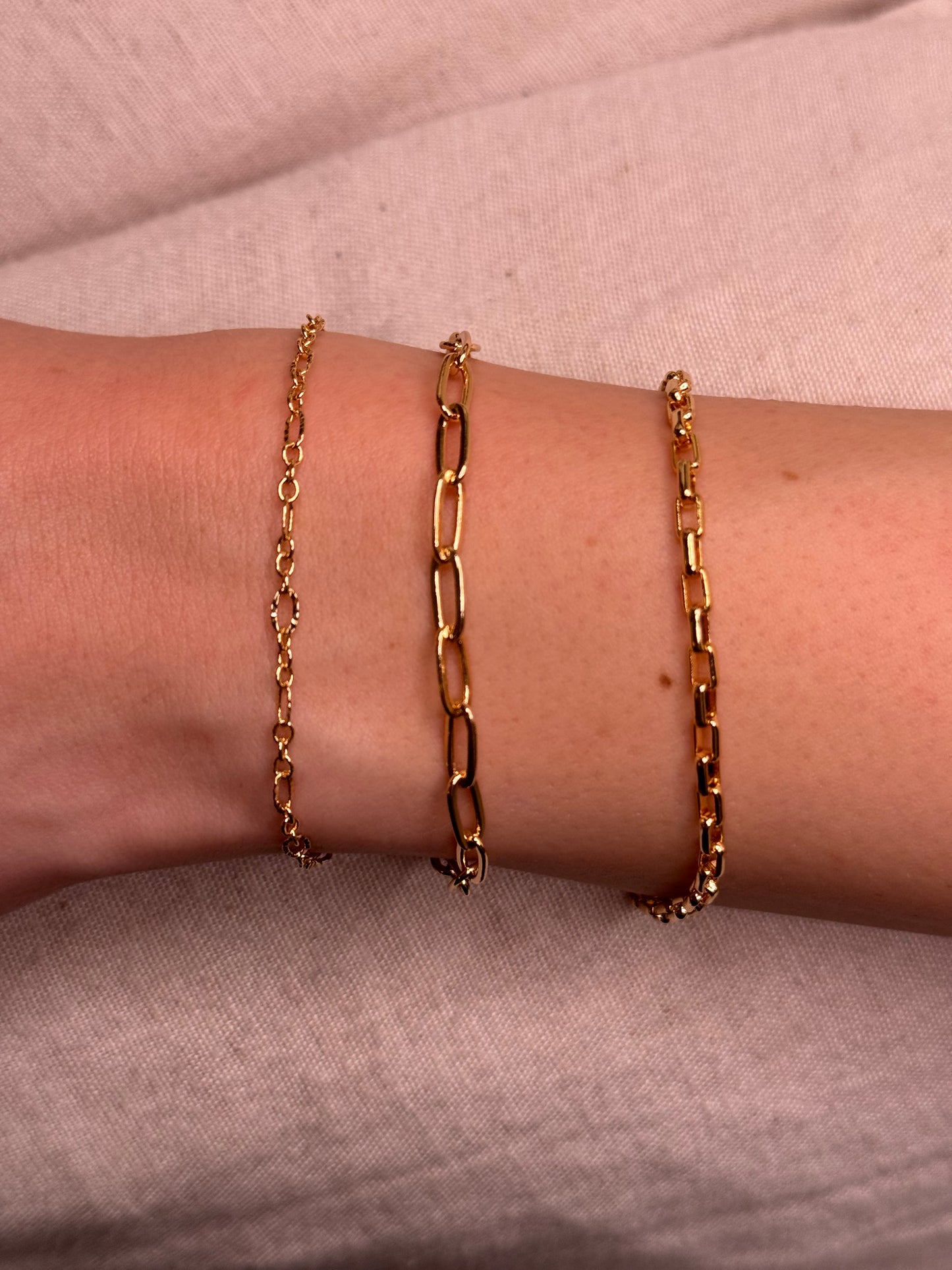 DAINTY BRACELET GOLD