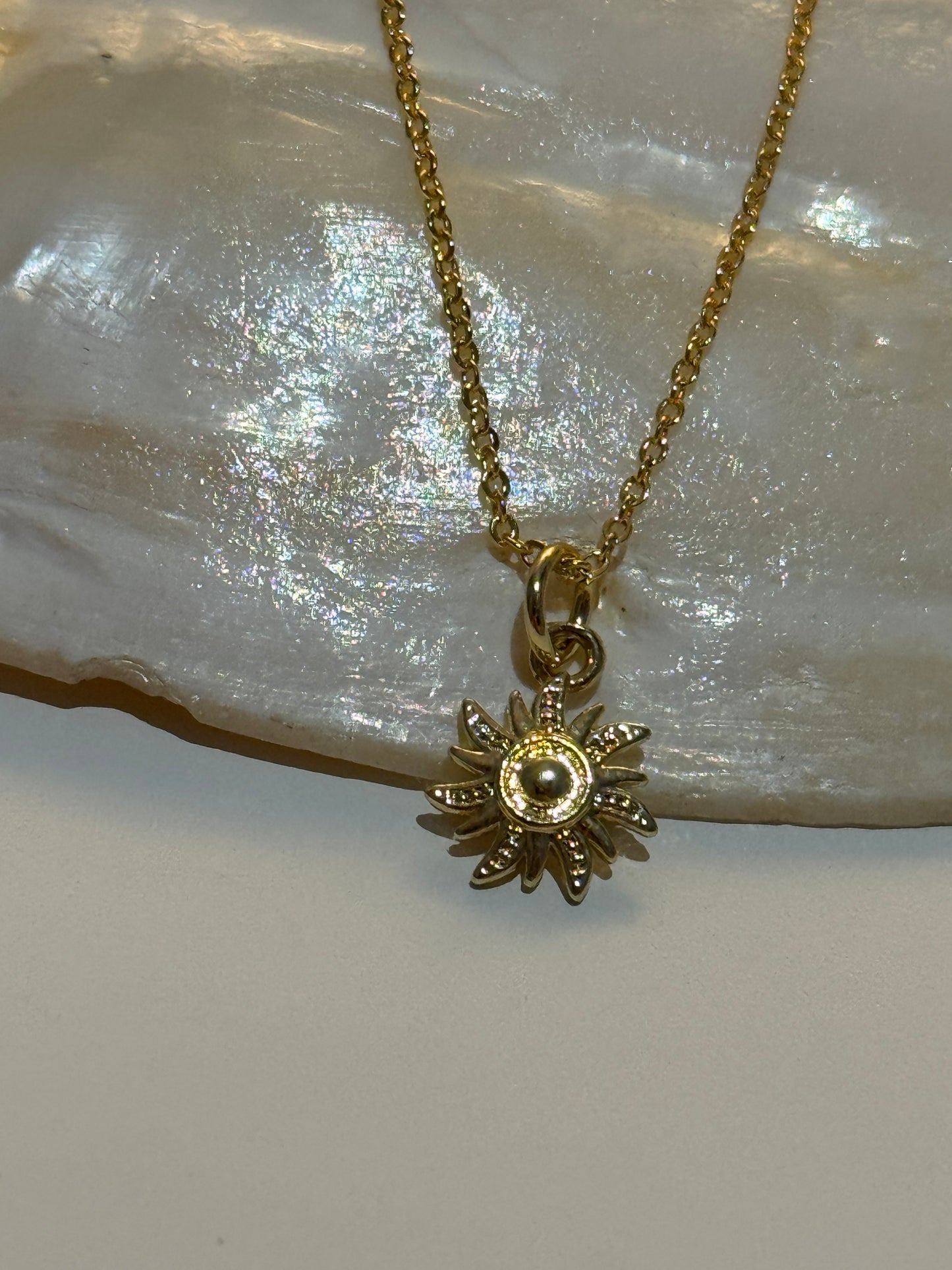 SUN NECKLACE GOLD